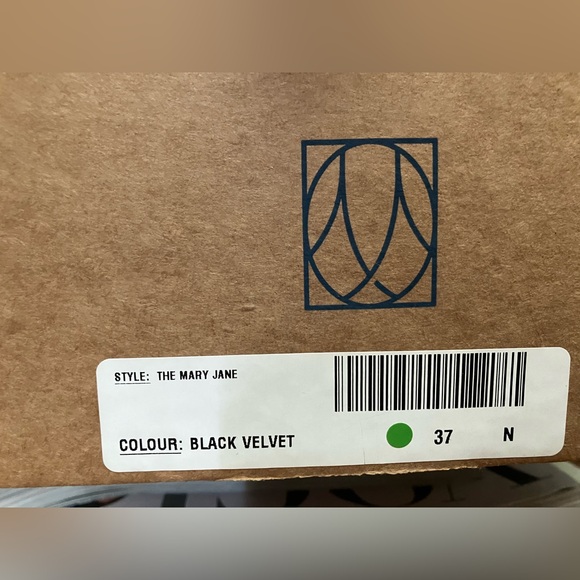RARE GORGEOUS Margaux Black Velvet Mary Jane Flat NIB Perfect Size 37 7 N Narrow - Picture 10 of 10